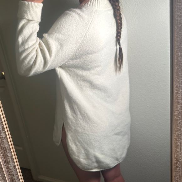 Tommy Hilfiger Mock Neck Oversized Cozy Sweater - Picture 2 of 6